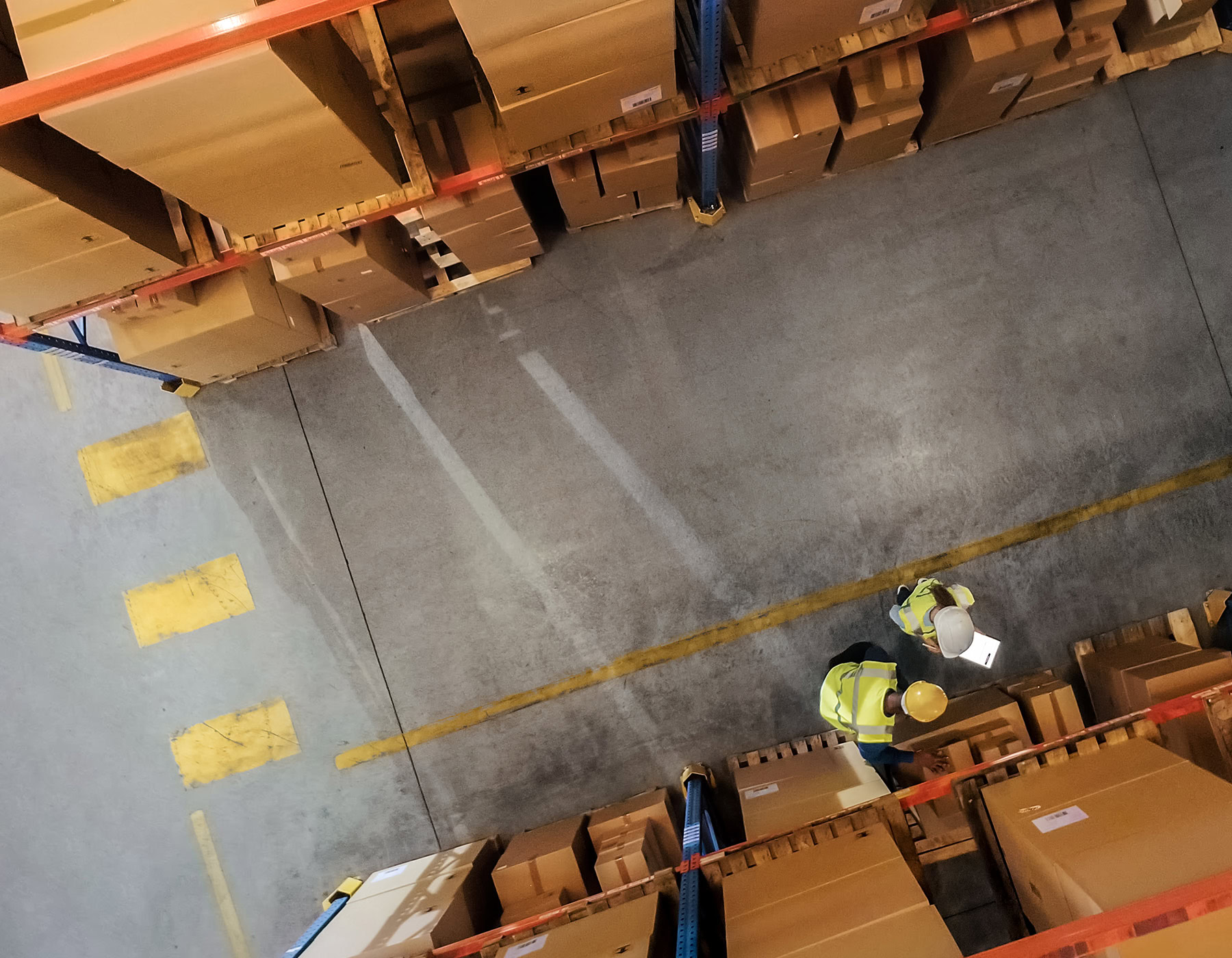 Industrial employees keep tabs on thousands of boxes with their robust solution from DecisionPoint.